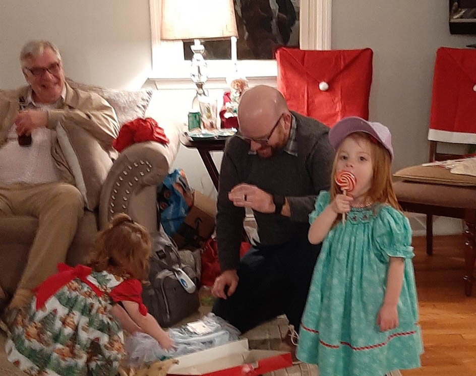 12 - 2022 KELLEY FAMILY CHRISTMAS PARTY KALEASI AND HOLLAND WITH GEOFF AND ED