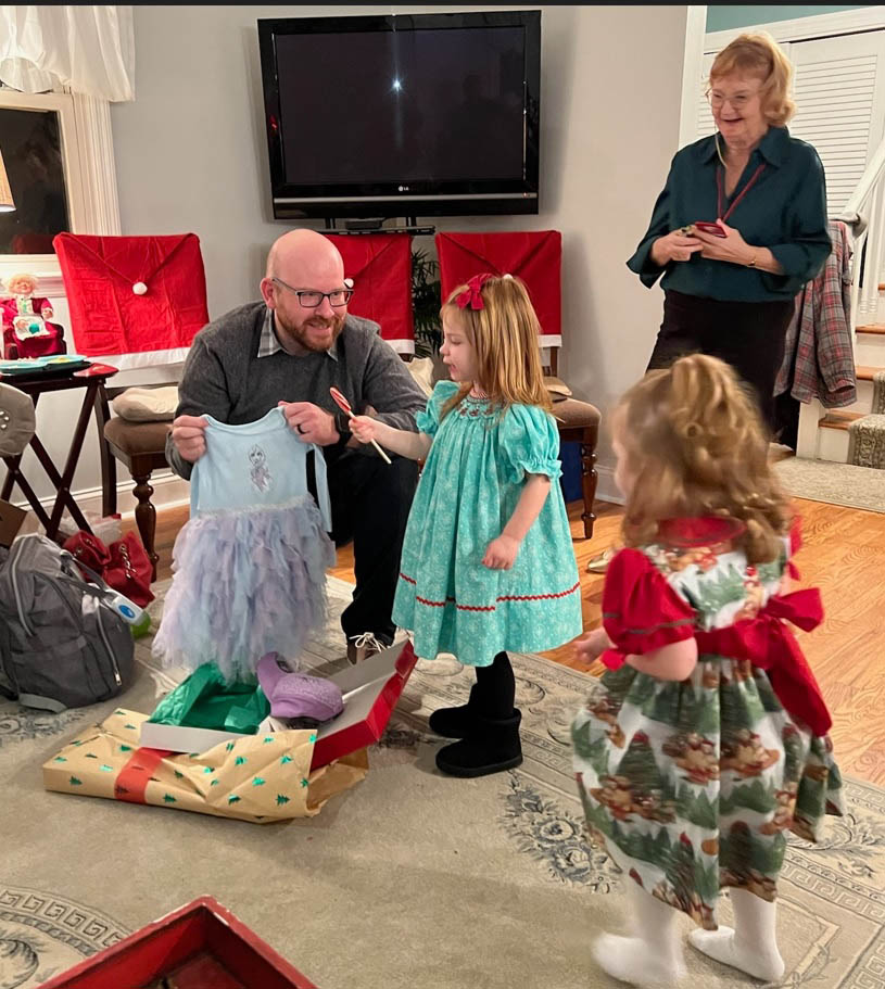 13 - 2022 KELLEY FAMILY CHRISTMAS PARTY - KALEASI AND HOLLAND WITH GEOFF AND LYDIA